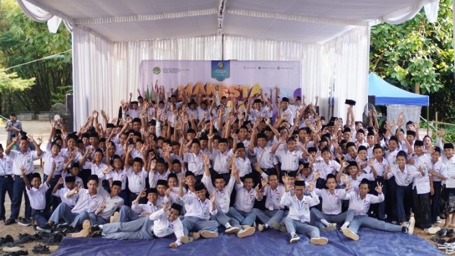 
					942 Santri Baru MTs & MA Al-Iman Bulus Ikuti MATSAMA, MAKESTA, dan LAKMUD 2025