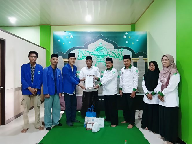 
					Aliansi Mahasiswa Purworejo Gandeng LAZISNU Salurkan Donasi Peduli Bencana Sumatera