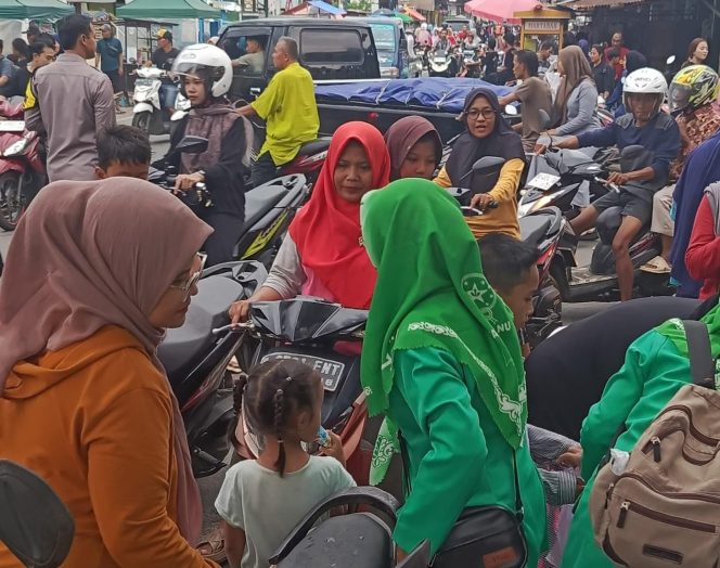 
					Fatayat NU Pituruh Tebar 550 Paket Takjil di Pasar Pituruh