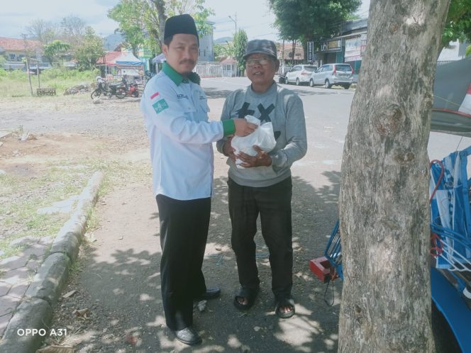 
					LAZISNU Purworejo Tasyarufkan Ratusan Paket Beras dan Shodaqoh kepada Mustahik