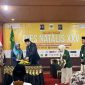 Prosesi pemotongan tumpeng oleh Rektor IAIAN Purworejo dan Kepala Yasasan An-Nawawi.