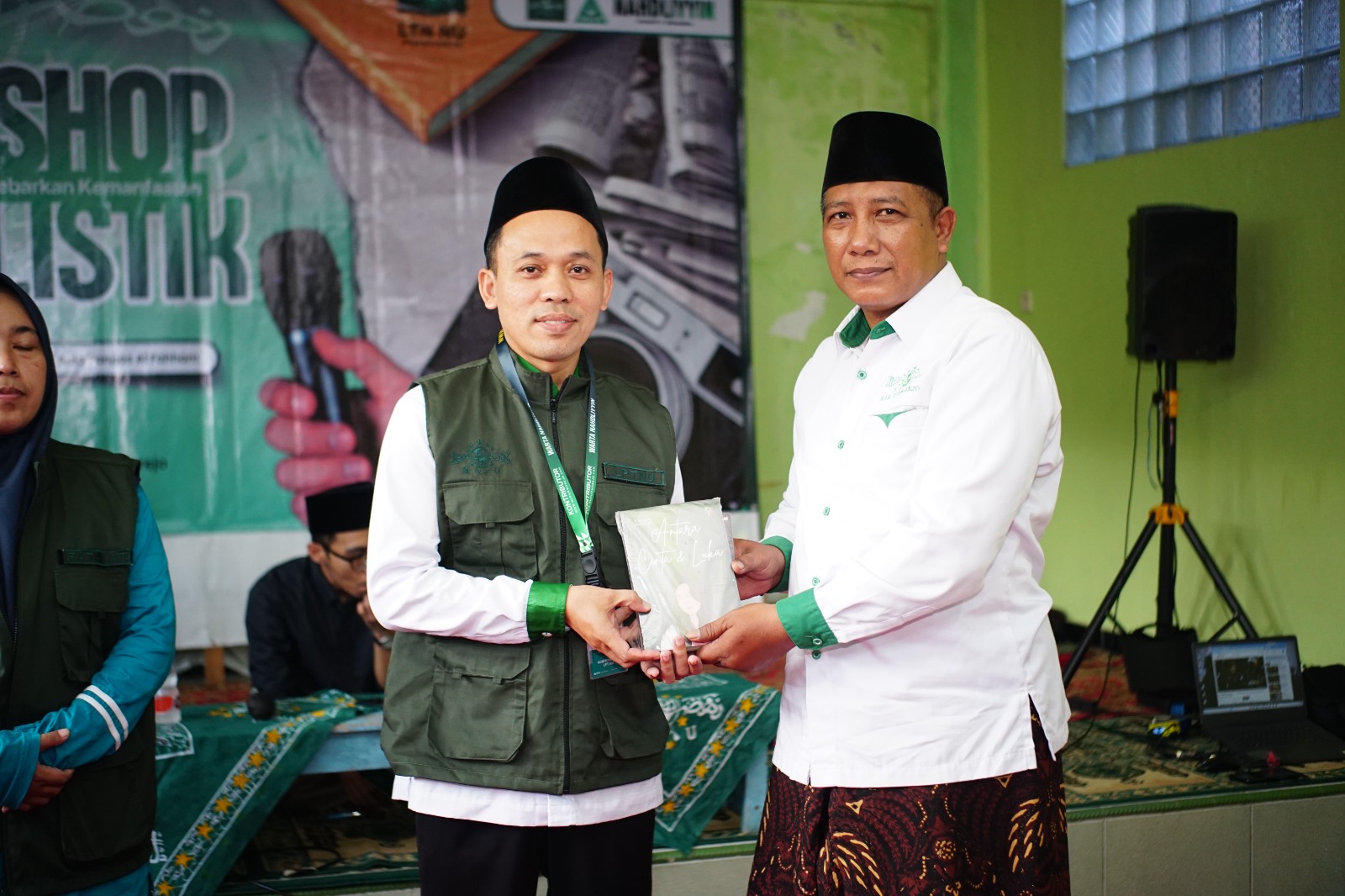 Delegasi LPTNU saat mendapat apresiasi