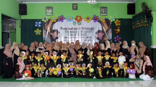 
					Meriah dan Penuh Haru, TK Masyithoh Lugosobo Lepas 36 Lulusan Tahun Ajaran 2025/2026