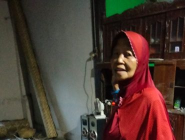 Ny H Komsiyah sewaktu saya datangi walau malu malu 