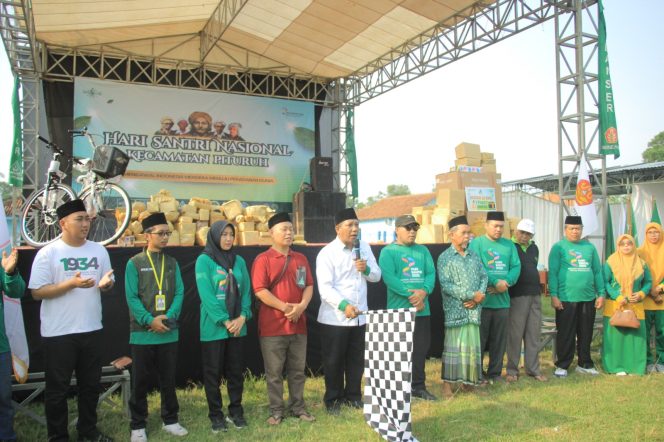 Ketua PCNU Purworejo Lepas Ribuan Peserta Jalan Sehat Hari Santri di Pituruh