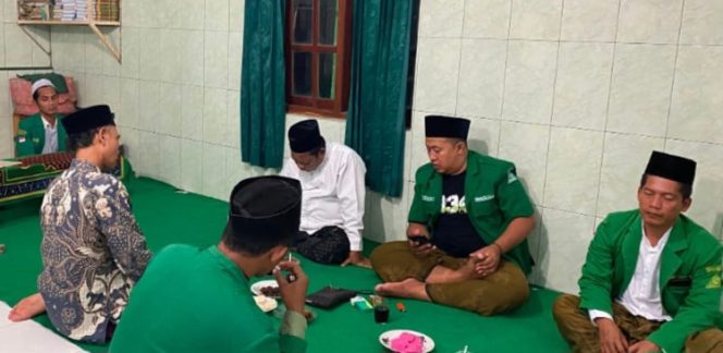 
					Majelis Dzikir dan Shalawat (MDS) Rijalul Ansor Kecamatan Bayan menggelar kegiatan selapanan yang dirangkai dengan silaturahmi pengurus pada Jumat (12/6/2026).