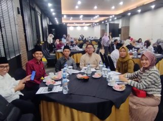 Lima dosen Fakultas Ekonomi dan Bisnis Islam (FEBI) IAI An-Nawawi Purworejo mengikuti Seminar Nasional bertajuk 