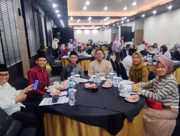 Lima dosen Fakultas Ekonomi dan Bisnis Islam (FEBI) IAI An-Nawawi Purworejo mengikuti Seminar Nasional bertajuk 