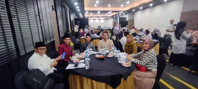 
					Lima dosen Fakultas Ekonomi dan Bisnis Islam (FEBI) IAI An-Nawawi Purworejo mengikuti Seminar Nasional bertajuk 