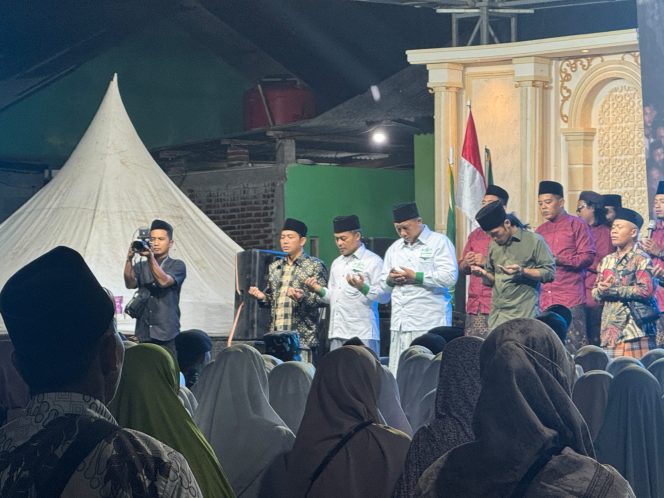 
					SMK Ma’arif NU 02 Kemiri Bersholawat Rayakan 10 Tahun Berdiri, Ribuan Jamaah Padati Halaman Sekolah