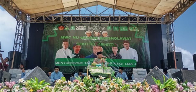 
					Ribuan Jamaah Hadiri MWCNU Grabag Bersholawat di Pantai Ketawang Indah Sambut Tahun Baru Islam 1448 H