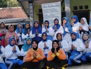 Kegiatan senam Ling Tien Kung yang digelar Pimpinan Anak Cabang (PAC) Muslimat NU Pituruh di Desa Prapagkidul, Kecamatan Pituruh, Rabu (10/6/2026). (Dok. Fathan)