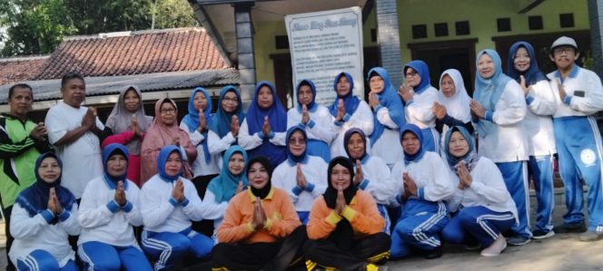 
					Kegiatan senam Ling Tien Kung yang digelar Pimpinan Anak Cabang (PAC) Muslimat NU Pituruh di Desa Prapagkidul, Kecamatan Pituruh, Rabu (10/6/2026). (Dok. Fathan)