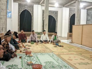 Rapat Pengurus dan warga Nahdlatul Ulama (NU) Ranting Krendetan, Kecamatan Bagelen, turut berpartisipasi dalam mendukung pembangunan Masjid Hasyim Asy'ari di Purworejo. (Dok. Eko)