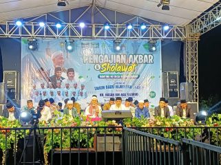 Pengajian Akbar dan Shalawat disampaikan oleh KH. Hasan Agil Ba'bud Pengasuh PP. Al-Iman Bulus Gebang Purworejo dan diiringi Grup Shalawat Bolo Wali