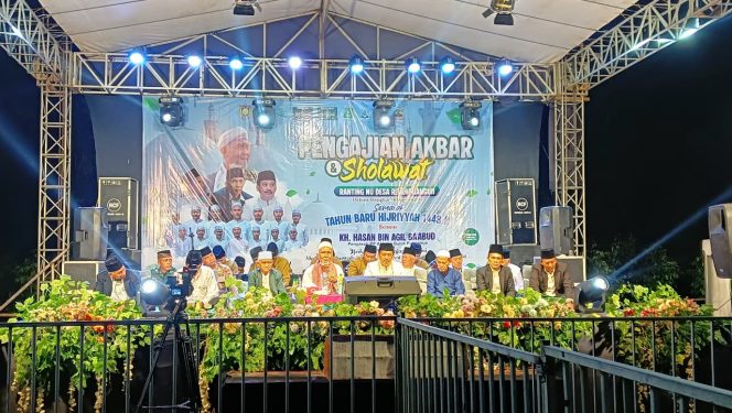 
					Pengajian Akbar dan Shalawat disampaikan oleh KH. Hasan Agil Ba'bud Pengasuh PP. Al-Iman Bulus Gebang Purworejo dan diiringi Grup Shalawat Bolo Wali