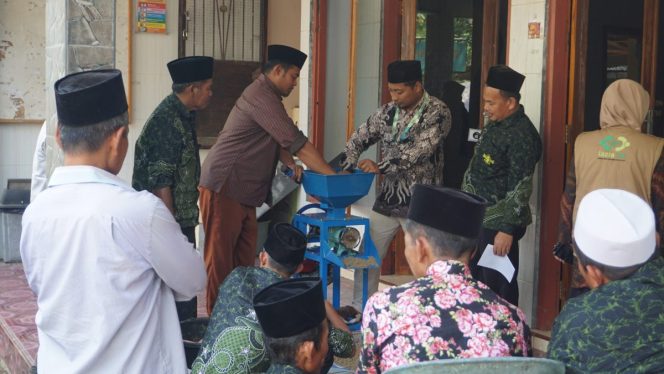 
					DESANU NU Care-LAZISNU Purworejo Bekali Pembudidaya Gurame dengan Pelatihan dan Bantuan Mesin Pelet